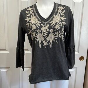 Faith & Zoe shirt size M